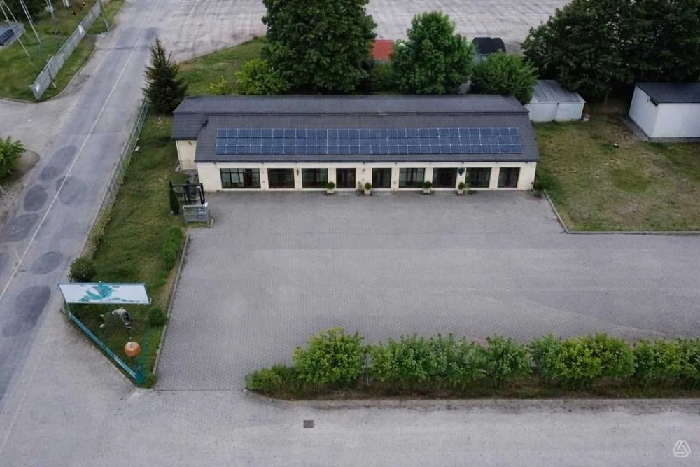 Na sprzedaż/wynajem: Budynki z działką w Inowrocławiu Oferuję na sprzedaż lub wynajem budynek z działką, idealny na różne cele komercyjne. Budynek
