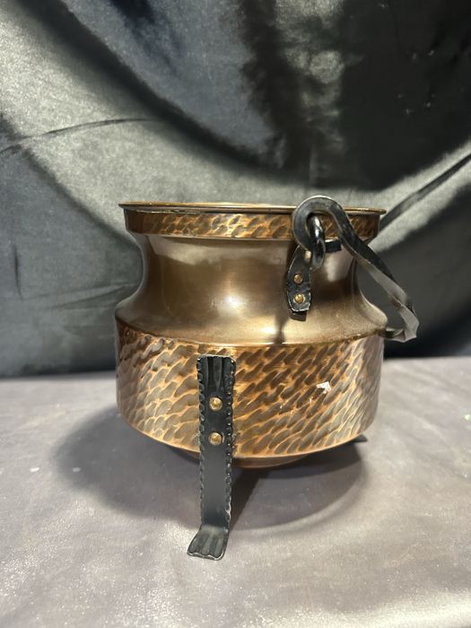 Miedziany Kwietnik Osłonka na Doniczkę Młotkowana, Kute Rączki i Nogi