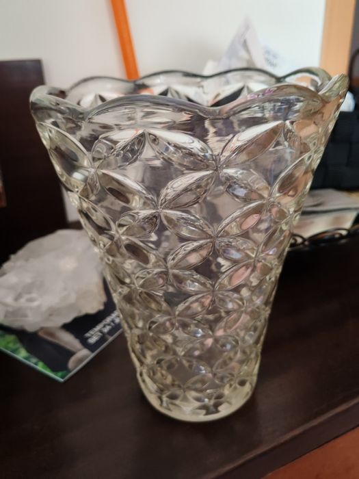 Vendo bonita jarra antiga em vidro