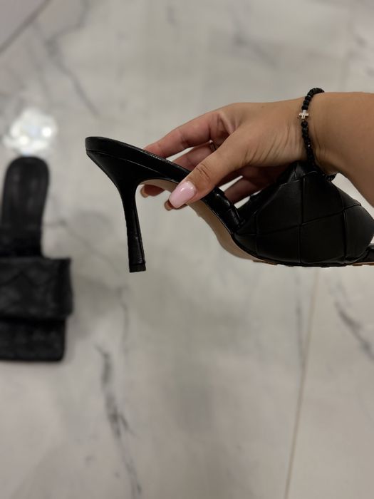 кожаные мюли Bottega Veneta майже нові одягла один раз на фотосе — zdjęcie 4