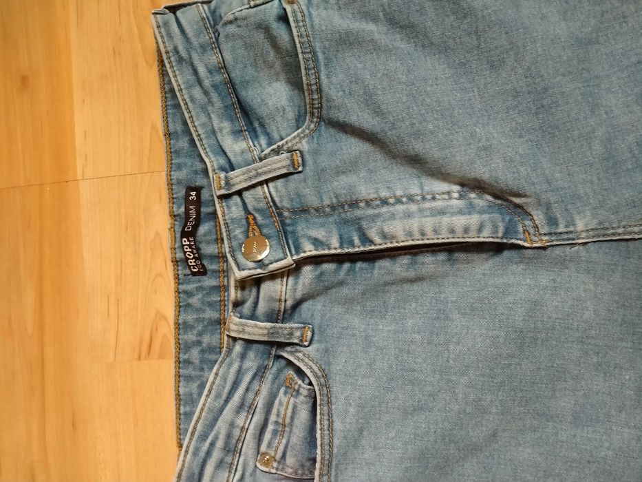 Jeansy jasnoniebieskie wysoki stan CROPP (XS/34)