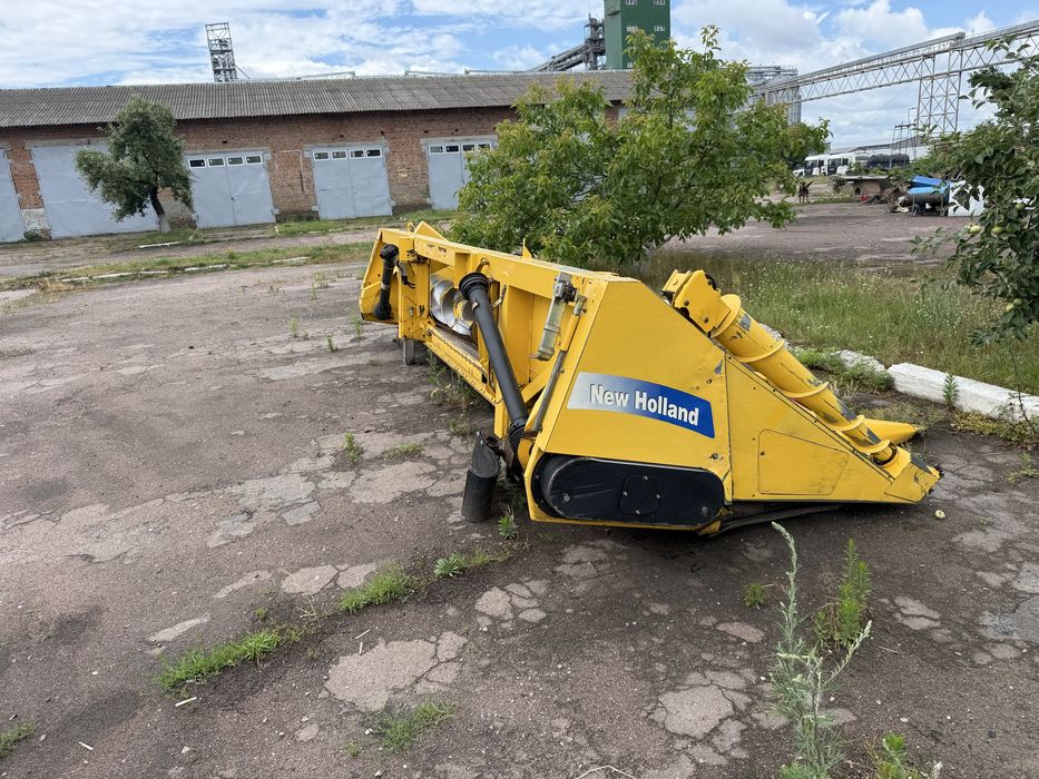 Продаєтьс кукурузна жниварка нью холанд