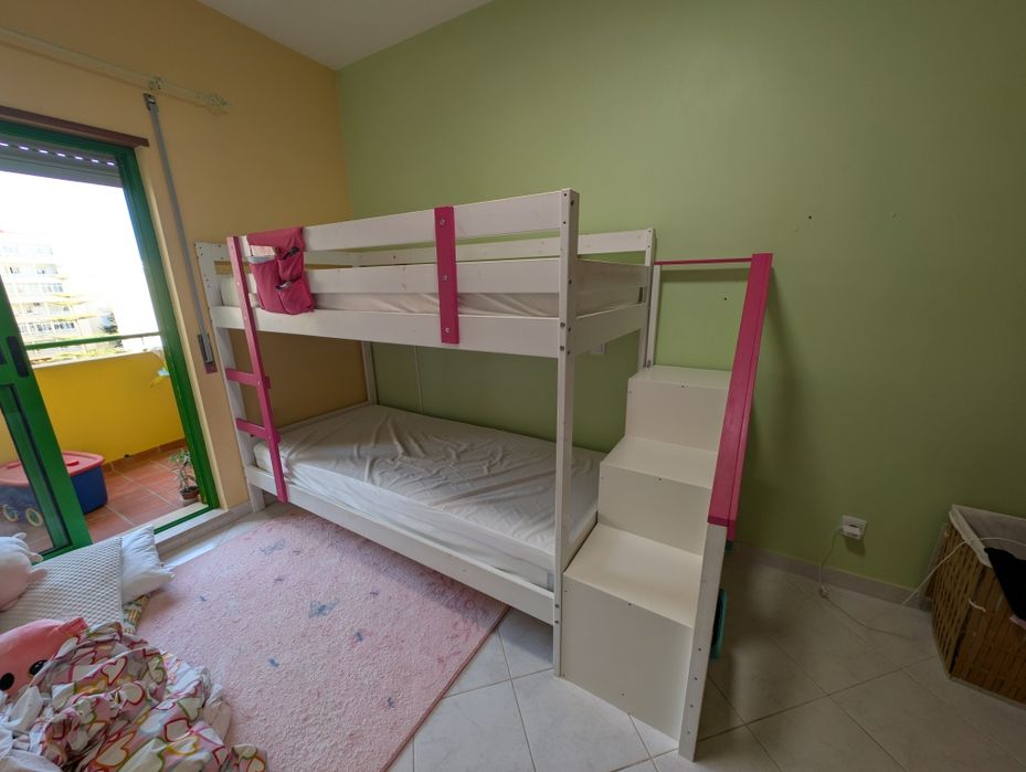Beliche + móvel de arrumação e escada