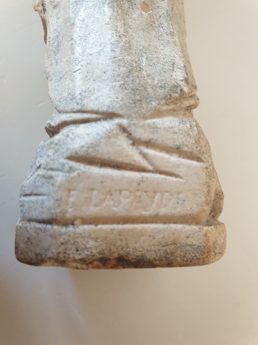 Lindas antigas francesas esculturas de Nossa Senhora de Lourdes