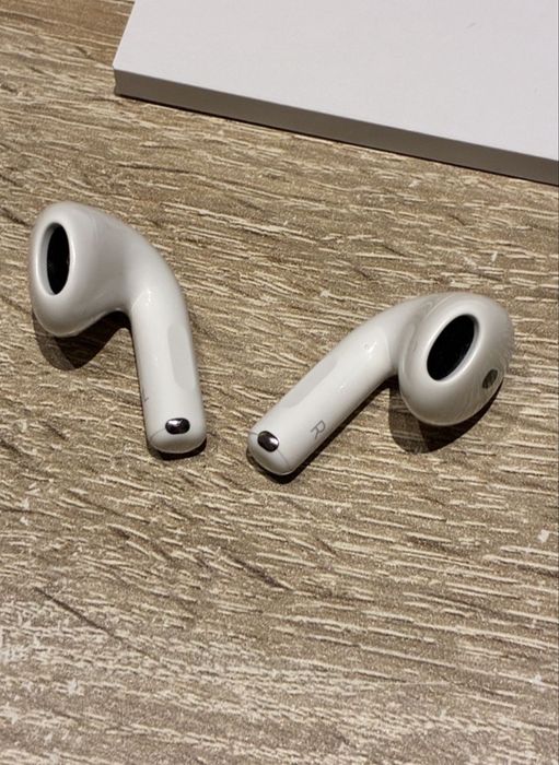 AirPods 4 із шумозаглушенням (ANC)
