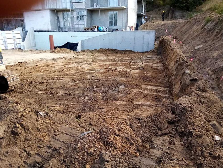 Koparko-ładowarka usługi kompletne prace i koparką linową stawy rowy.