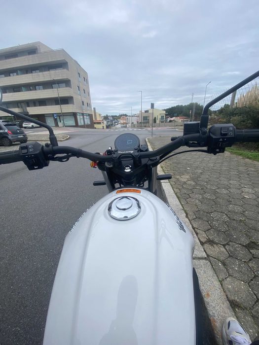 Mota Nova 125 - (apenas 1.280 km)