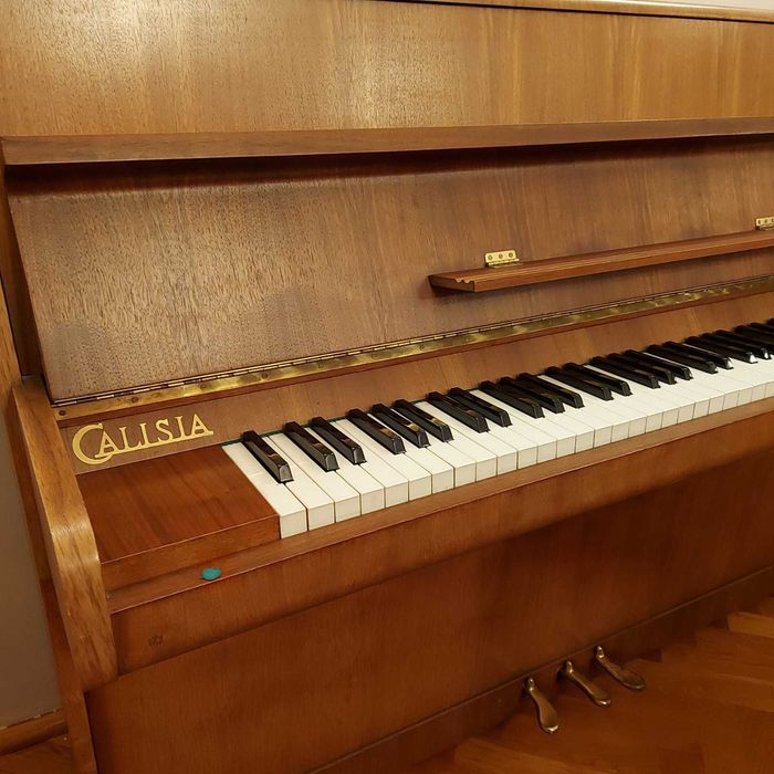 Pianino Calisia M-105 Menuet z trzema pedałami - ideał, 1. właściciel