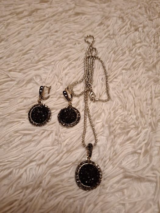 Продам украшения  ,  бусы,