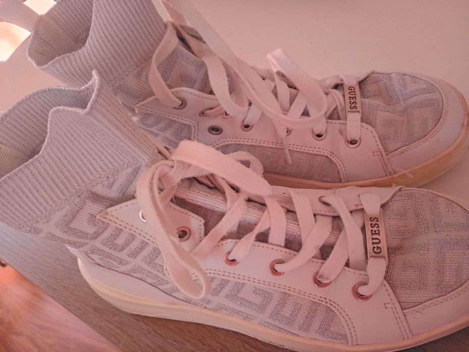 Wysokie bialo srebrne  buty Guess roz41