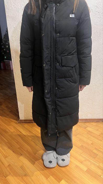 Чорна довга тепла зимова куртка