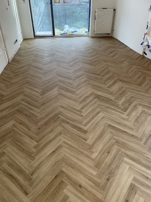 Montaż  paneli winylowych  / pcv / linoleum