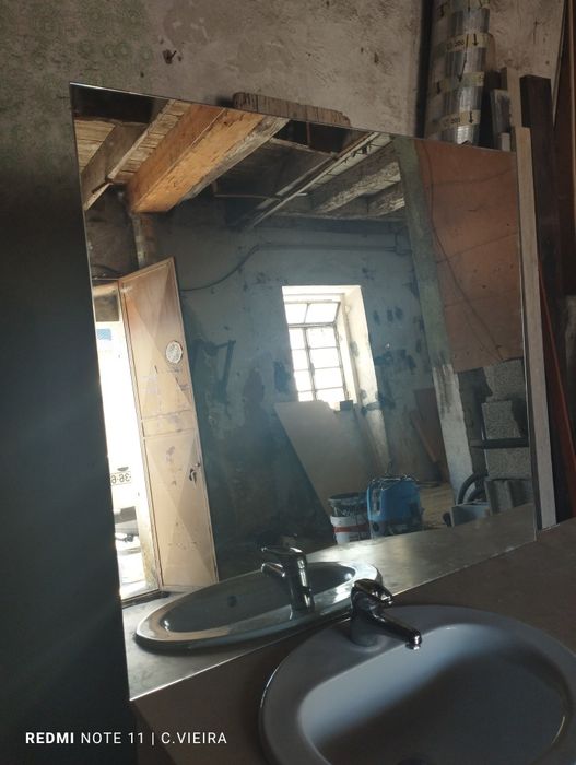 Móvel de casa de banho com espelho