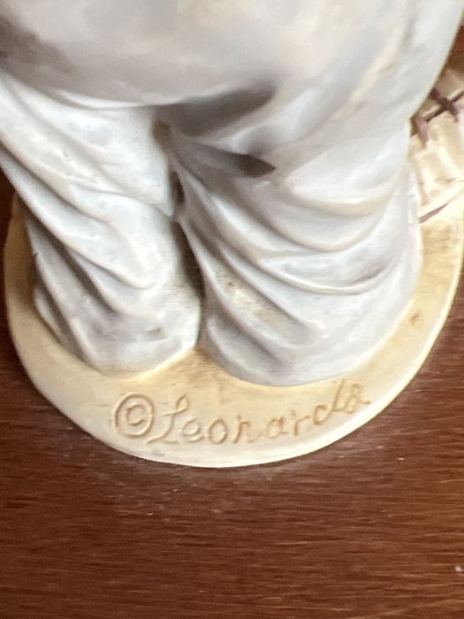 Sprzedam sygnowaną figurkę Leonardo „Chłopiec z balonami”
