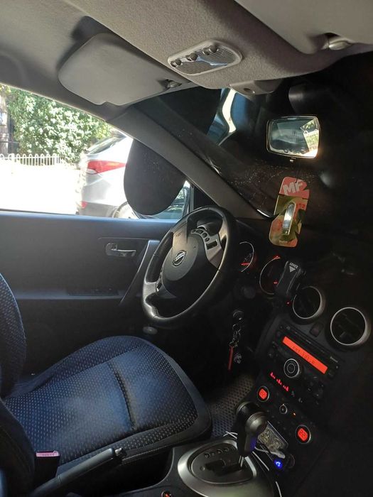 продати автомобіль Nissan Qashqai 2009
