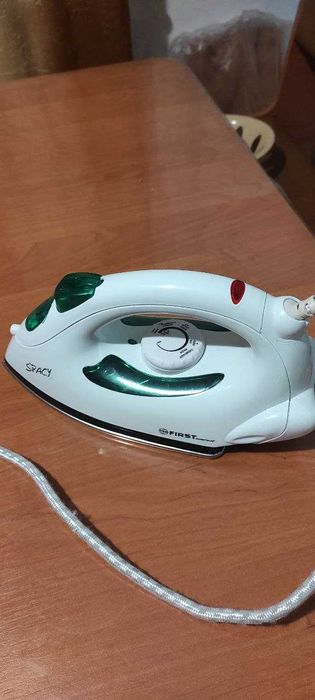 Продаю утюг  FIRST