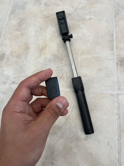 Pau de Selfie Bluetooth com Tripé Integrado | Até 70 cm