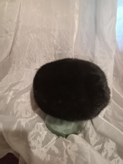 Женские натуральные шапки - береты.