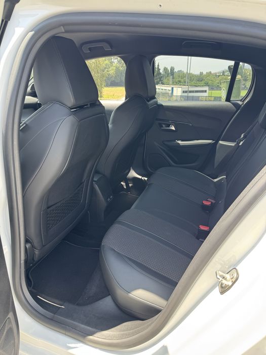 Peugeot e-208 — fotografia 10