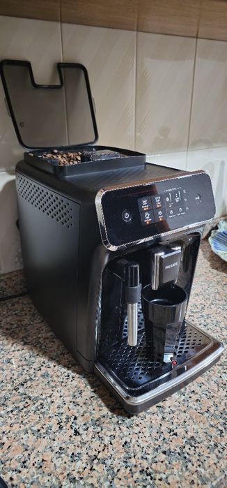 Máquina de Café Automática Philips Série 2200 (EP2221/40) – Como Nova