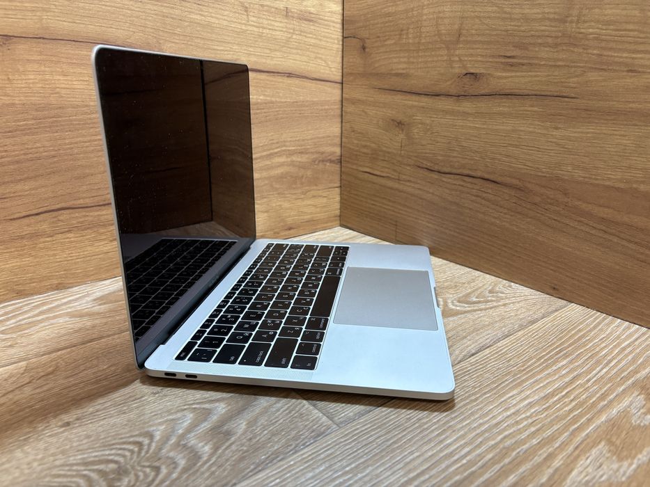 Apple MacBook Pro 13 2017 retina 8/128/i5 a1708 ноутбук