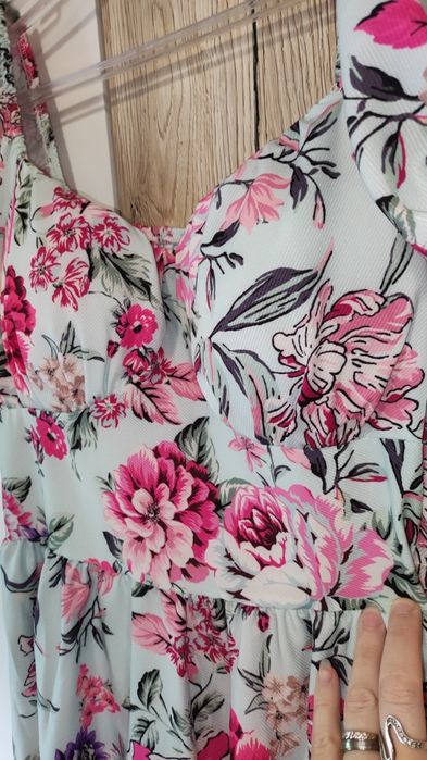 Sukienka zwiewna, kwiaty, rozmiar s/m, usztywniane miseczki