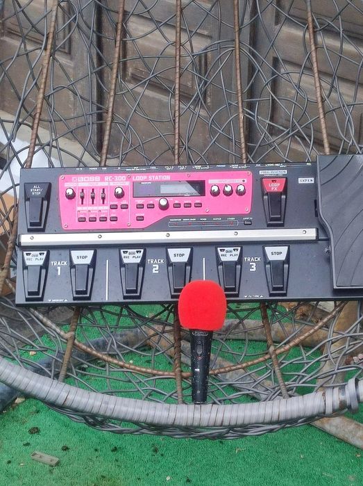 Pedaleira com Loop station rc-300 da Boss