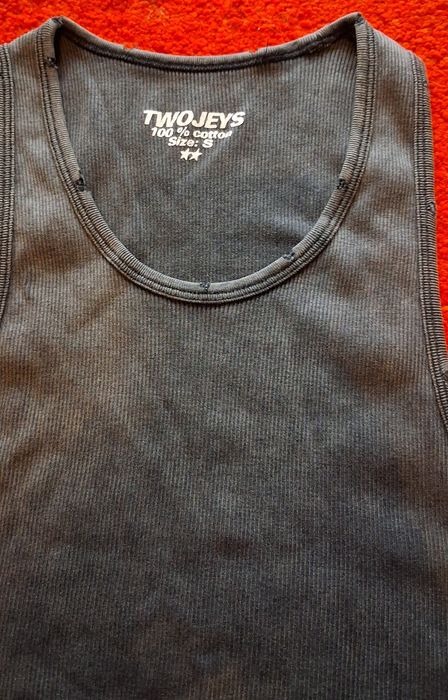 Conjunto T-shirt sem mangas, colar e pulseira da TwoJeys