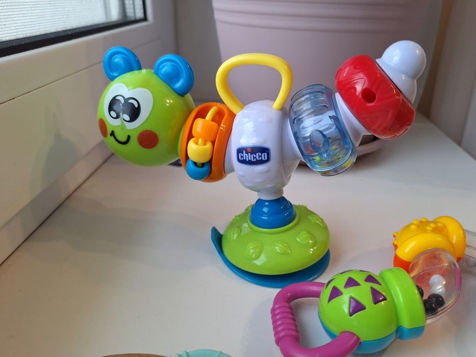 Набір розвивальних іграшок chicco: гусеничка на присосці + гризунці