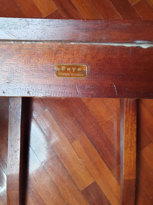 Cadeiras em madeira exótica