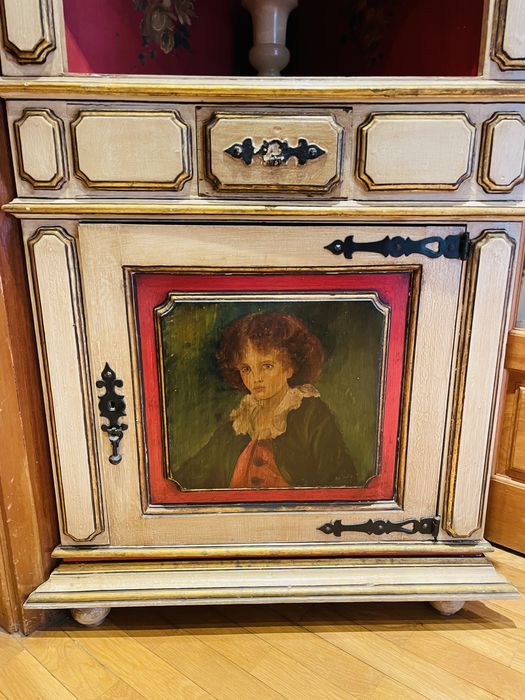 Armário/Estante Rústico Pintado à Mão – Peça Única Vintage