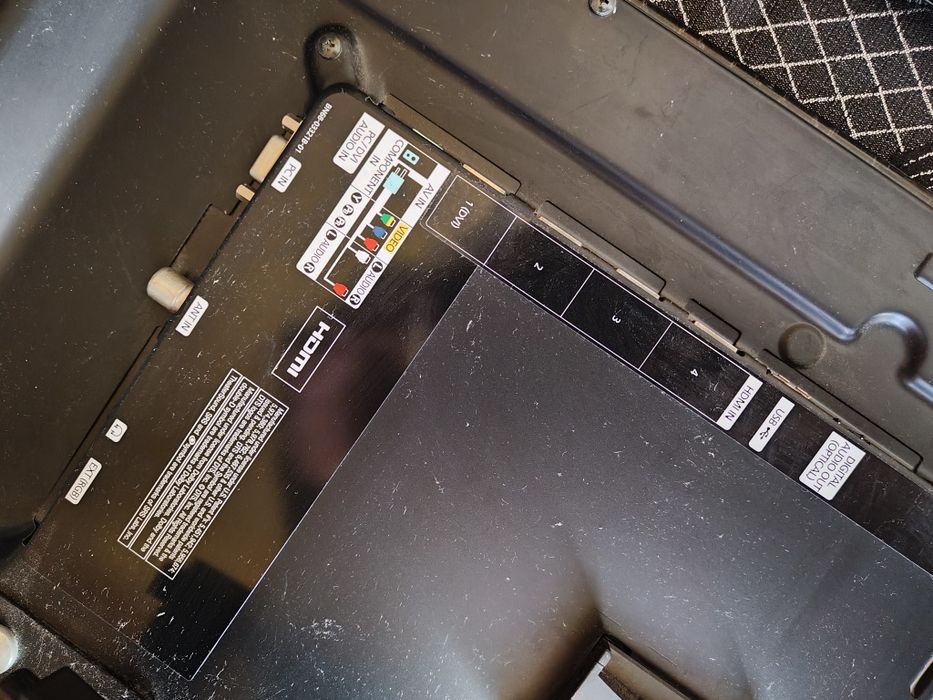 Sprzedam telewizor Samsung 32cale z uchwytem dekoder