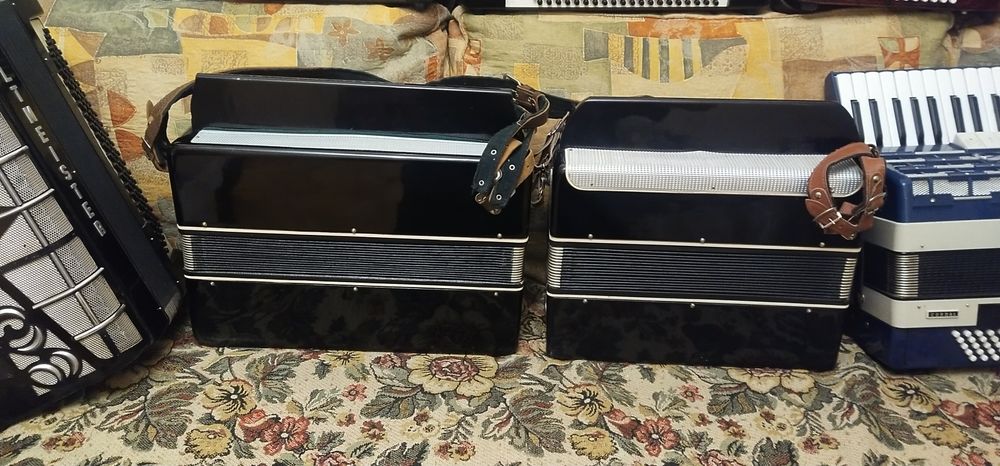 Зменшений баян на 80 басів Восток.