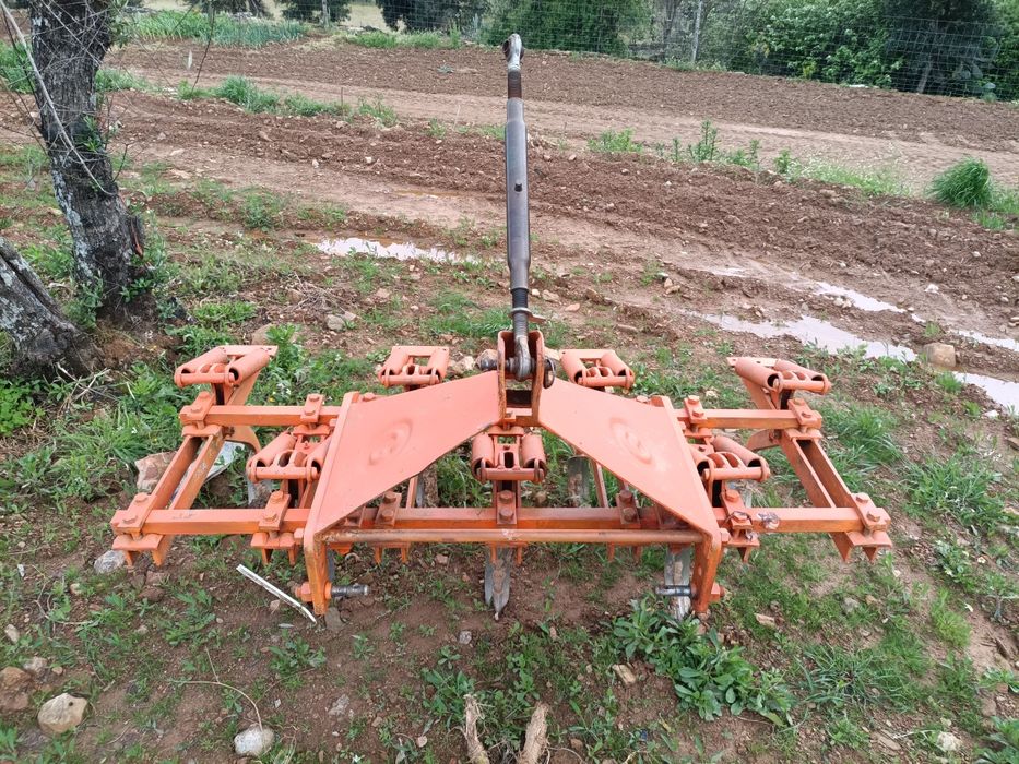 Alfaia agrícola       .