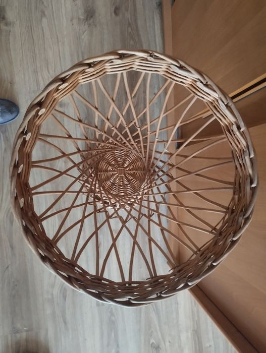 wiklinowe stojaki na parasolki
