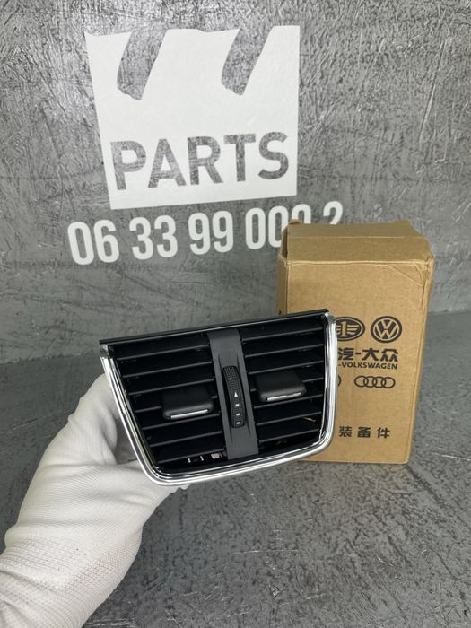 Дефлектор центральної консолі Skoda Octavia A7 Воздуховід підлокітника