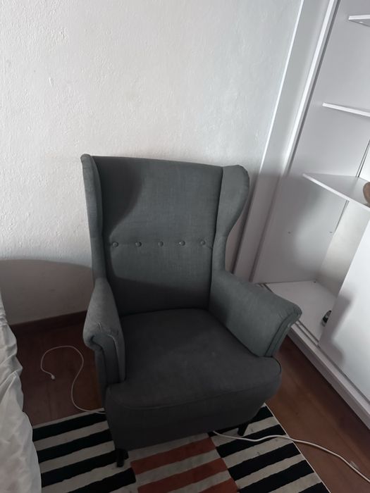 Poltrona em estado de novo.