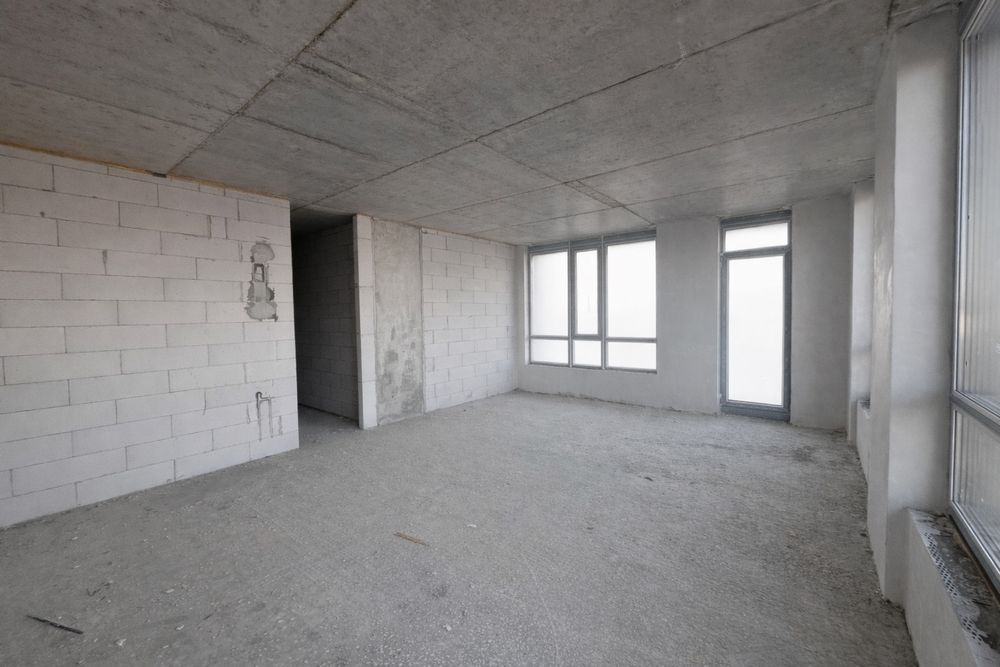 Продам трьохкімнатну квартиру 77 кв м район манхетен в центрі