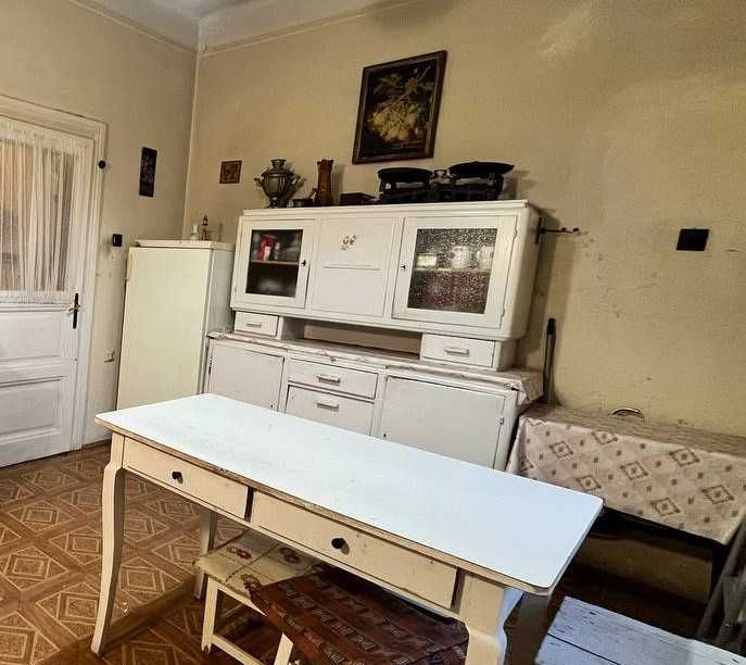 Старовинний креденс, сервант, буфет в стилі Ар-деко 1930-40-х років