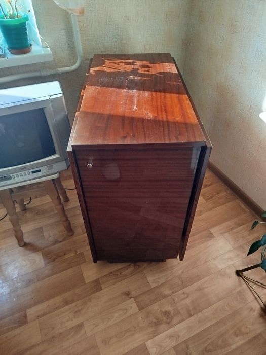 Стол- тумба книжка советский