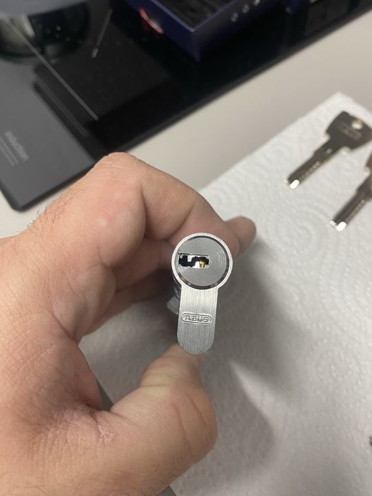 Fechadura nova com 4 meses de uso