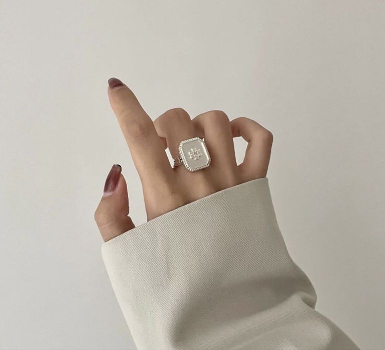 Срібна каблучка S925 з квітковим візерунком