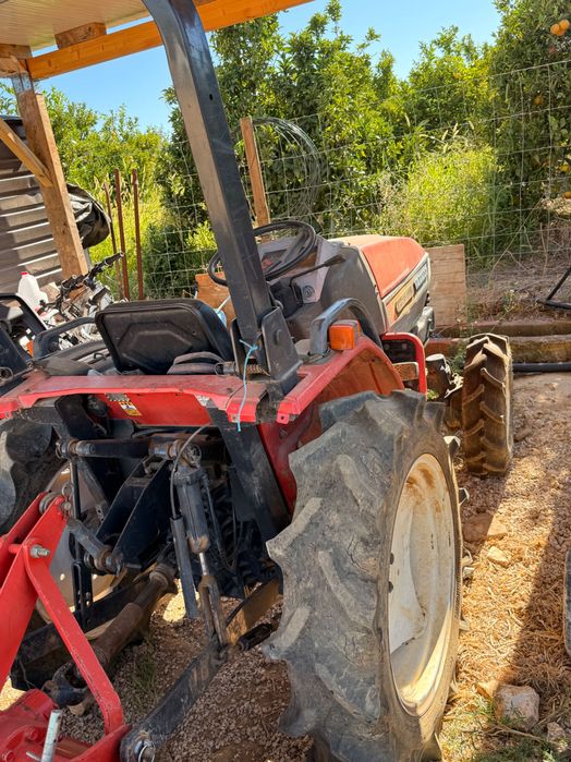 Trator Yanmar 4x4 com fresa