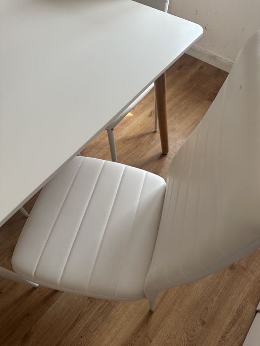 Mesa jantar branca 4 cadeiras + movel