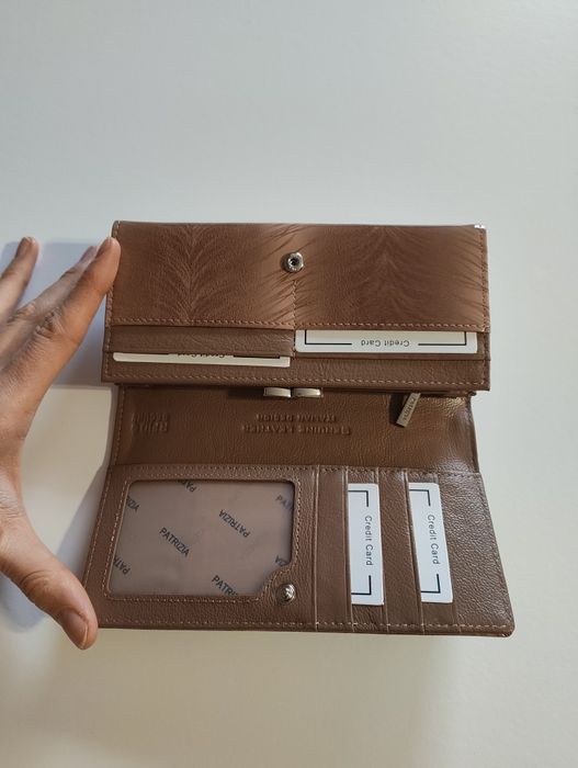 Portfel beżowy skórzany