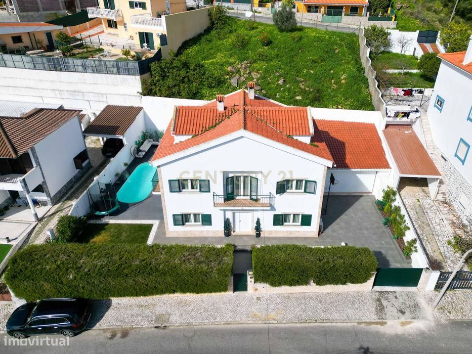 Moradia T5 Luxo| Caneças, com Piscina