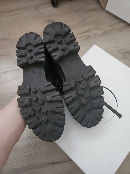 Czarne skórzane buty  loafersy mokasyny na platformie 37