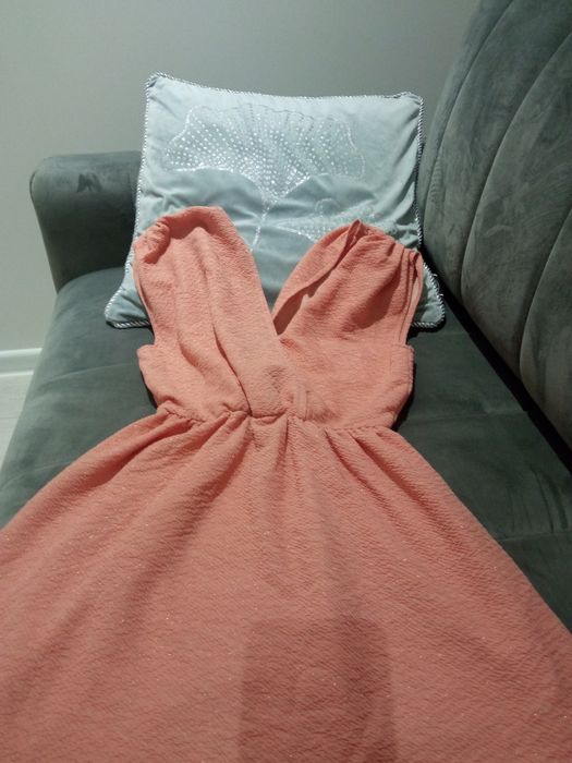 Sukienka ze złotą nitką S