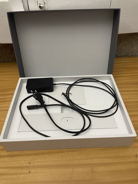 Microsoft Surface Laptop Studio + Caneta