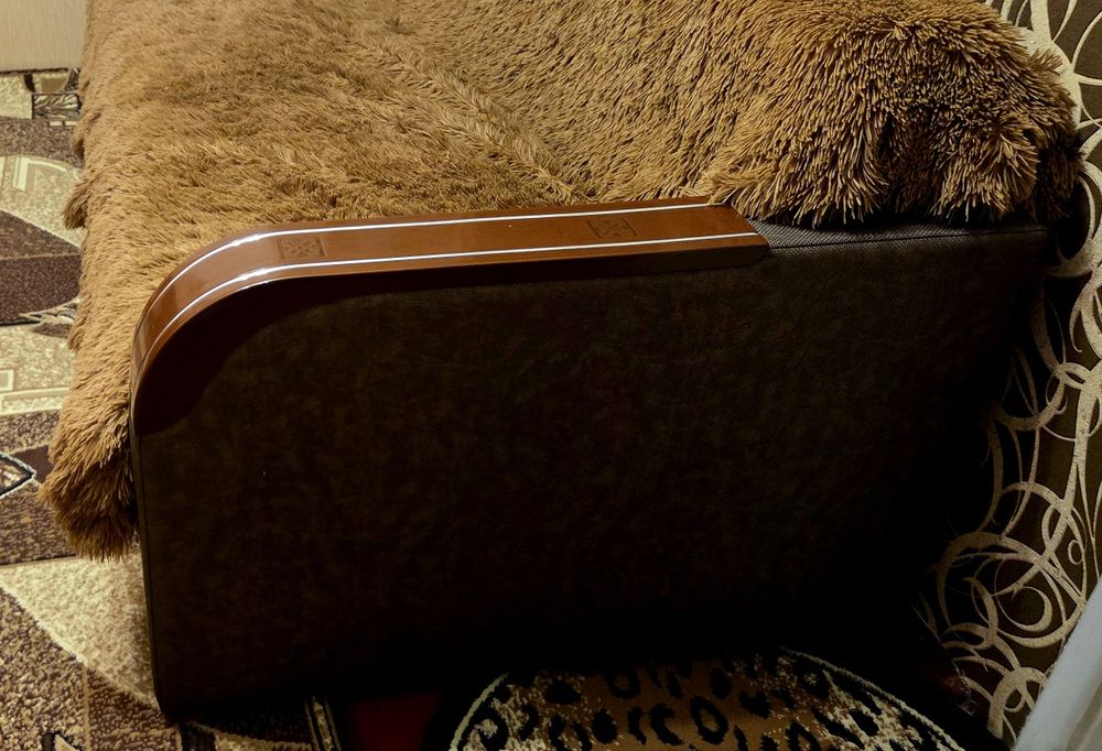 Диван б/у в хорошому стані,розкладний, повністю  справний